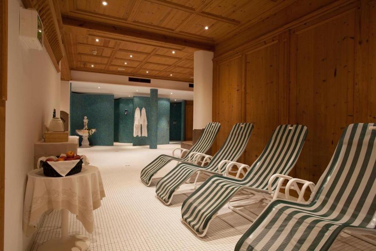 Hotel Donnerhof Fulpmes Bagian luar foto