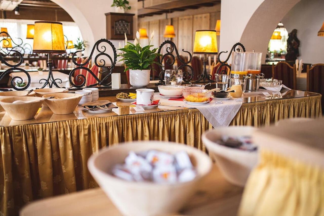 Hotel Donnerhof Fulpmes Bagian luar foto
