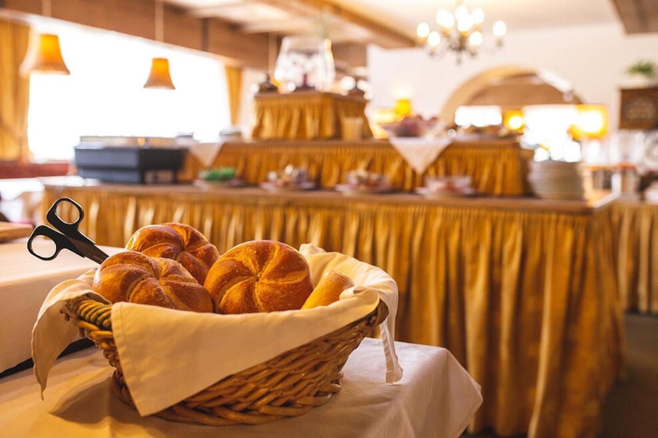 Hotel Donnerhof Fulpmes Bagian luar foto