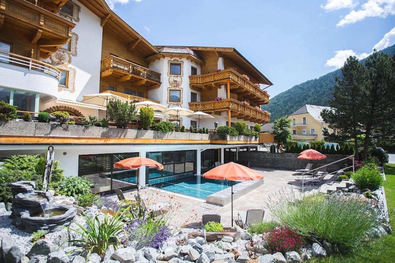 Hotel Donnerhof Fulpmes Bagian luar foto